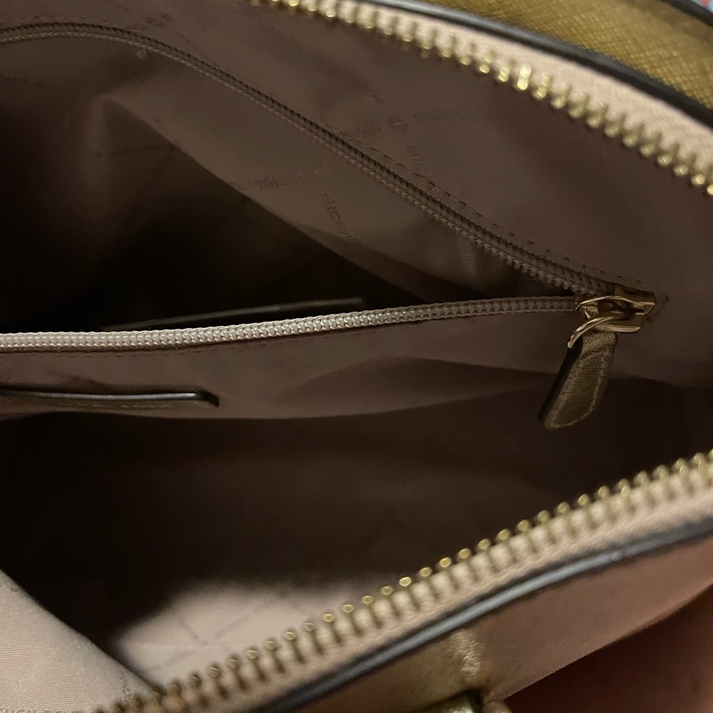 Micheal Kors hand bag - Picture 7 of 12